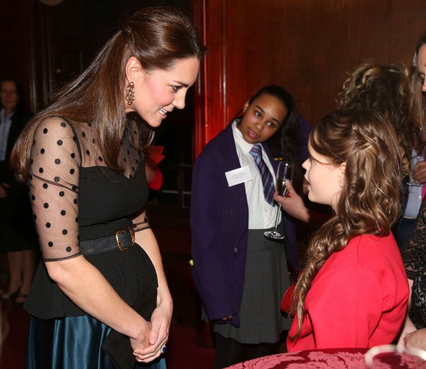 Kate Middleton dévoile son baby bump