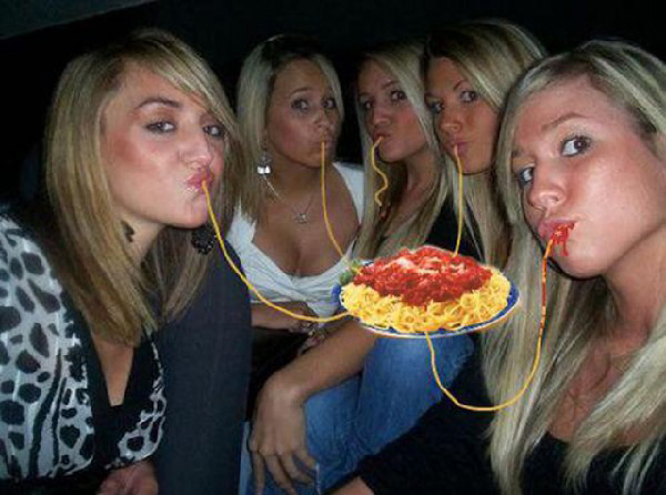 Duckface ou spaghettis invisbles ? 
