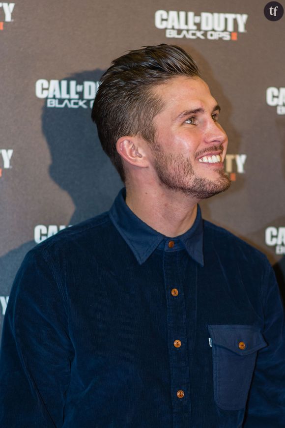 Alexis Vastine - Soiree Sortie du Jeux "Call Of Duty Black ops 2" au Virgin des Champs Elysees a Paris le 12 novembre 2012 