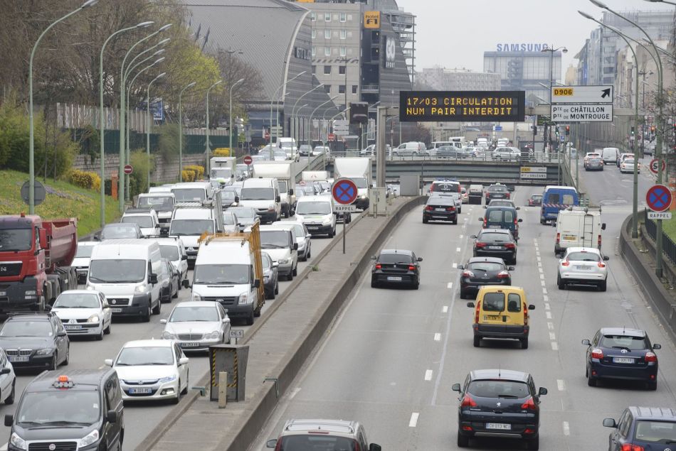 La circulation alternée est mise en place à Paris et dans 22 communes limitrophes ce lundi 23 mars 2015.