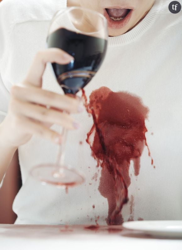 Tâche de vin rouge : les astuces pour les retirer