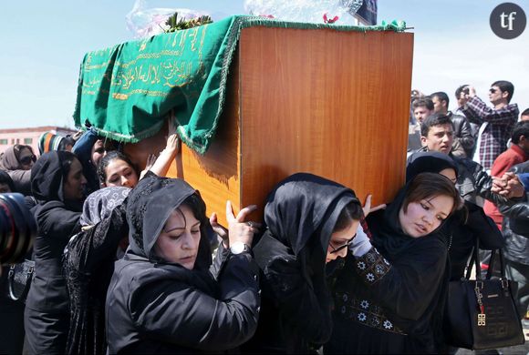 Des femmes présentes aux funérailles de Farkhunda à Kaboul le 22 mars 2015.