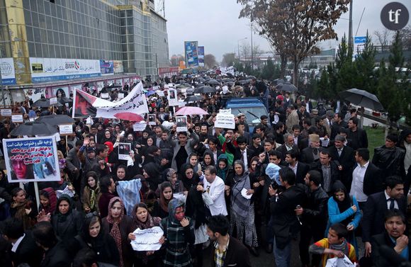 Les manifestants défilent dans les rues de Kaboul en mémoire de Fakhunda mardi 23 mars 2015.