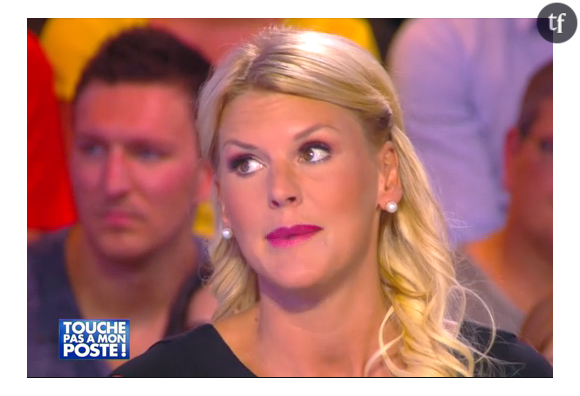 Amélie Neten sur le plateau de Touche pas à mon poste.