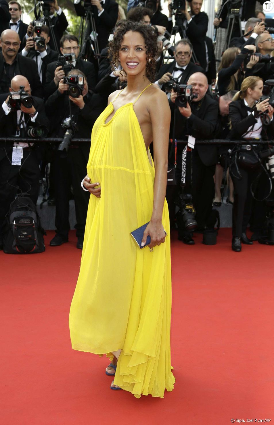 Noémie Lenoir Elle Dévoile Sa Grossesse Au Festival De Cannes 2015 Photos Terrafemina