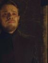 Theon qui regarde le viol de Sansa