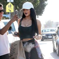 Kylie Jenner : elle insulte un paparazzi après une remarque déplacée sur sa bouche (vidéo)