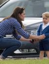  Kate Middleton en slim et son fils le prince George à un match de polo au Beaufort Polo club de Tetbury le 14 juin 2015. 