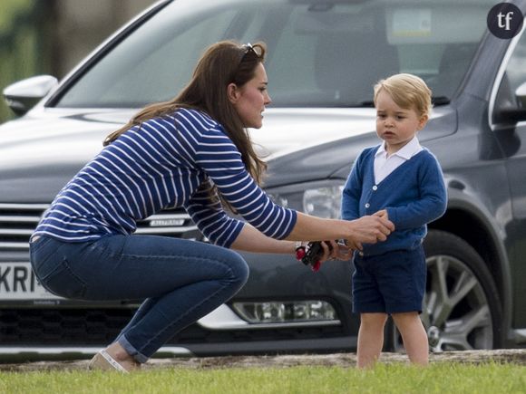 Kate Middleton en slim et son fils le prince George à un match de polo au Beaufort Polo club de Tetbury le 14 juin 2015.