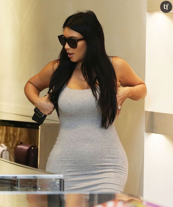 Kim Kardashian, enceinte, en virée shopping à Beverly-Hills le 12 juin.