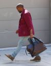  Kanye West dans les rues de West Hollywood, le 10 octobre 2013 avec un sac Louis Vuitton.  