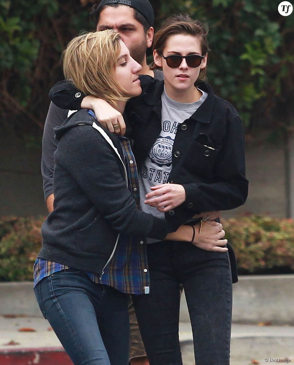  Kristen Stewart et sa compagne Alicia Cargile sont allées déjeuner avec un ami à Los Angeles, le 25 mai 2015  