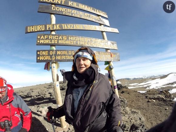 Anne Lorimore, 85 ans, au sommet du Kilimandjaro.