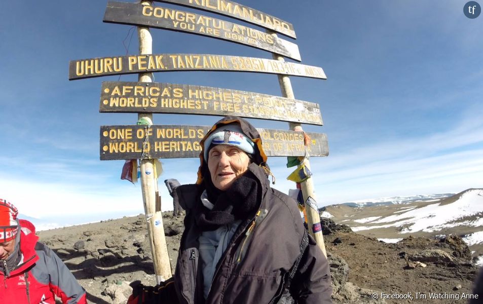 Anne Lorimore, 85 ans, au sommet du Kilimandjaro.