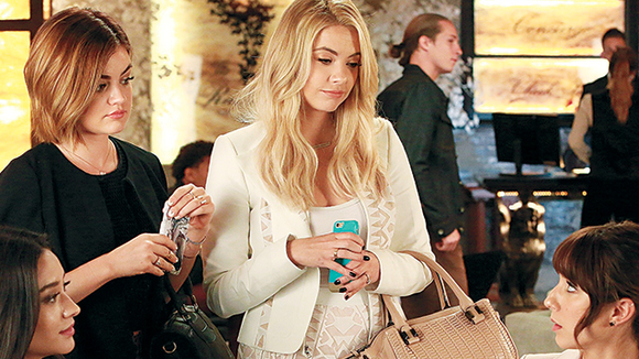 Pretty Little Liars Saison 6 : Hanna sera-t-elle fiancée après le saut dans le temps ? (spoilers)