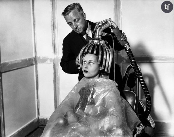 Avant les années 60, les sèches-cheveux ressemblaient à des machines de torture...