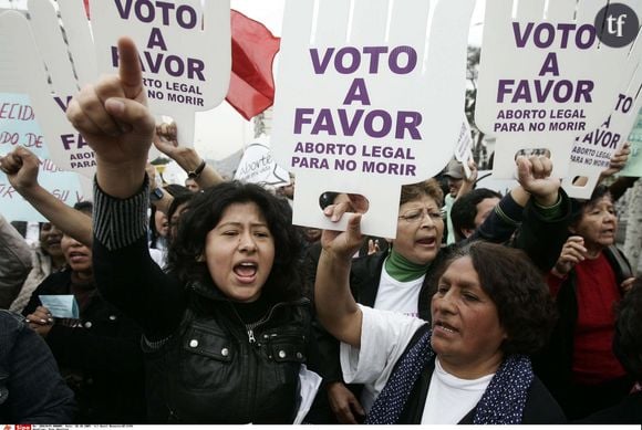 Au Pérou, les manifestants se battent pour permettre aux femmes violées d'avoir le droit d'avorter.