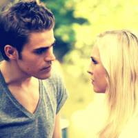 The Vampire Diaries saison 7 : Caroline et Stefan vont se mettre en couple très rapidement