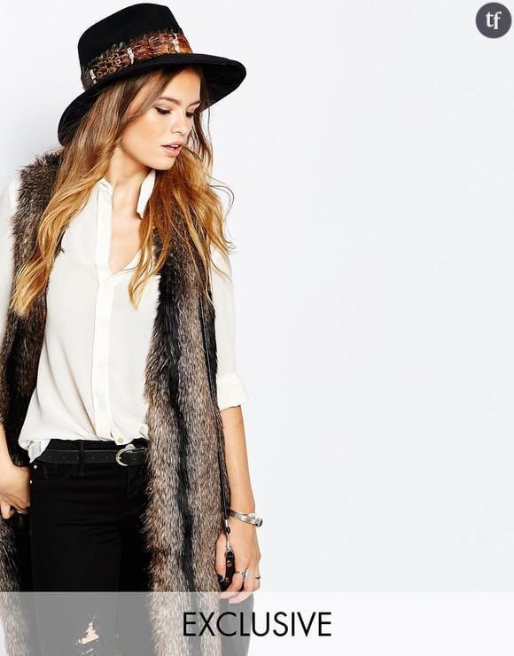 Fedora à plumes Asos 44,99 euros.