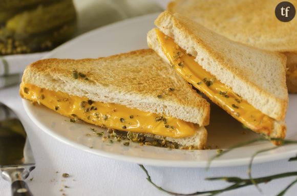 Du pain, du fromage fondu qui coule... et à vous de choisir le reste !