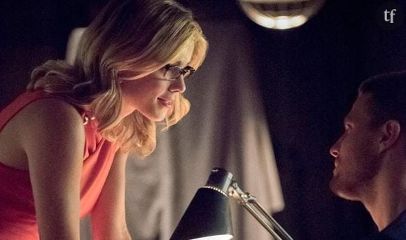 Oliver et Felicity en couple et heureux dans la saison 4 de Arrow