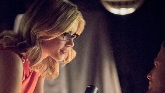 Arrow Saison 4 : Emily Bett Rickards parle du couple Oliver / Felicity (spoilers)