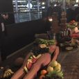 Des femmes utilisées comme plateaux dans un bar australien, la fausse bonne idée.