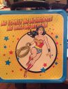 A aucun moment Wonder Woman n'apparaît violente sur la lunch box
