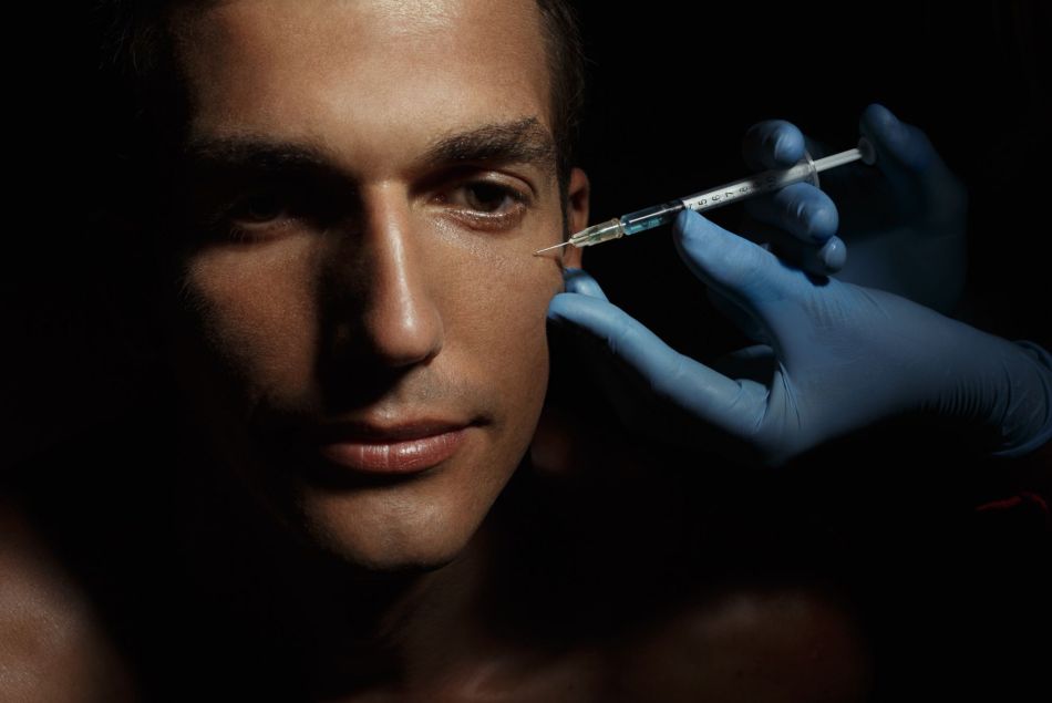 Les hommes sont de plus en plus nombreux à avoir recours à la chirurgie esthétique. Leur dernière lubie en date : le brotox !