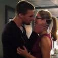 Arrow : Oliver embrasse Felicity