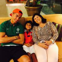 Cristiano Ronaldo fou de son fils et de sa maman Dolores (photo)