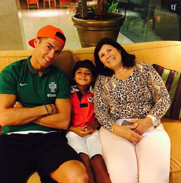 Cristiano Ronaldo avec sa maman et son fils