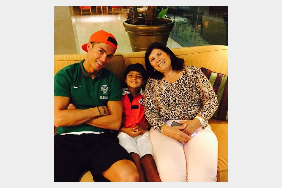 Cristiano Ronaldo avec sa maman et son fils