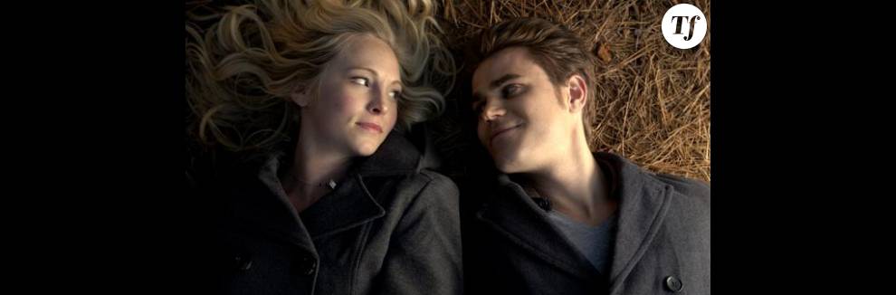 Stefan et Caroline dans The Vampire Diaries.