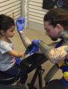 Brad Bellomo se fait tatouer par sa petite fille Chloe