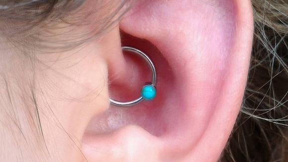 Ce piercing des oreilles pourrait guérir les migraines