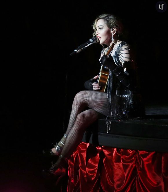 En concert, Madonna rend hommage aux victimes des attentats de Paris