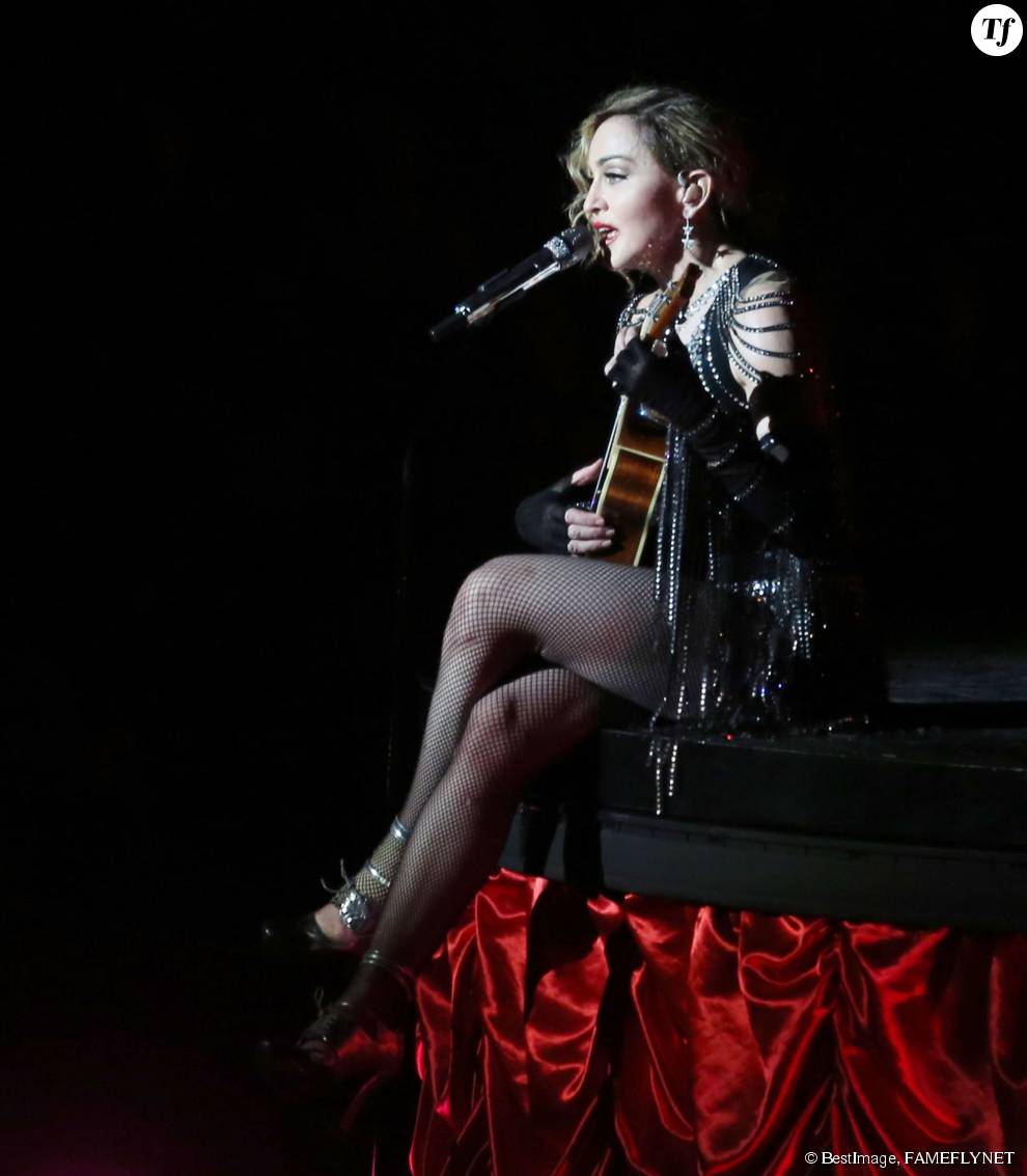 En concert, Madonna rend hommage aux victimes des attentats de Paris