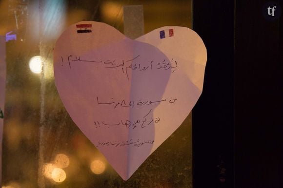 Hommages aux victimes de l'attentat terroriste du café "La Belle Equipe" au 92 rue de Charonne dans le 11ème arrondissement