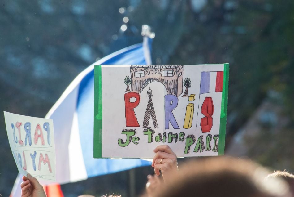 Une pancarte lors d'une manifestation de solidarité avec Paris le 14 novembre 2015