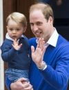 Le Prince George dans les bras de son père le Prince William