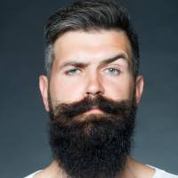 Les mecs à barbe seraient-ils plus machos ?