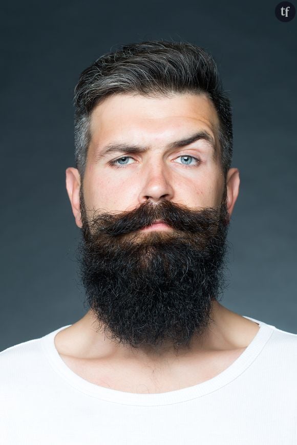 Un homme à barbe