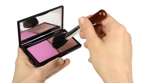 Maquillage : comment choisir le bon blush ?