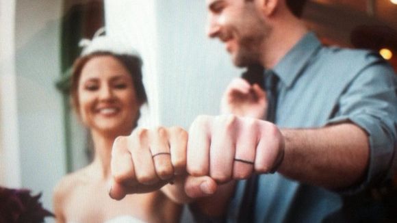 Mariage : la tendance des tatouages alliances en 25 modèles stylés