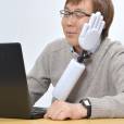 La compagnie Thanko a inventé une main qui corrige la posture devant l'ordinateur