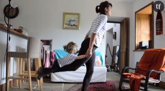 Bébé s'amuse pendant que maman se muscle, à la fin tout le monde est content !