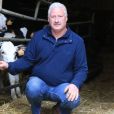  Bernard, 49 ans, divorcé, 2 enfants, éleveur de vaches laitières en Région Nord-Pas-de-Calais 
  
  