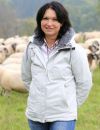  Julie, 40 ans, sans enfant, tient une pension pour chevaux et élève des moutons en région Région Alsace – Champagne-Ardenne - Lorraine 
  
  