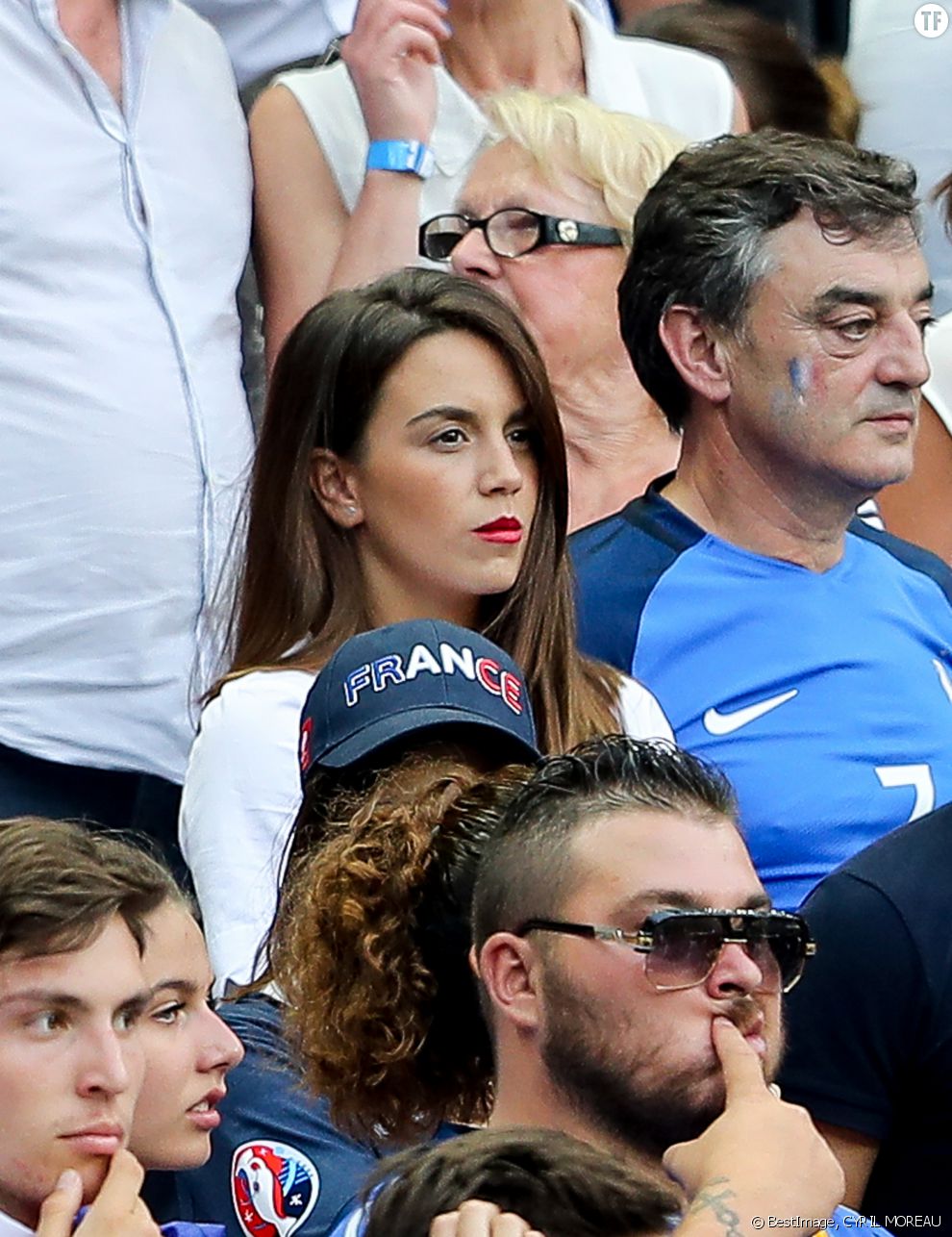 Erika Choperena, la compagne de Antoine Griezmann, lors du match de la finale de l&#039;Euro 2016 Portugal-France au Stade de France à Saint-Denis, France, le 10 juin 2016